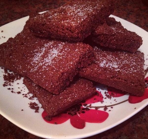 _sophistibakes's tweet photo. Chocolate Oreo cake, chocolate concrete, shortbread, pancakes #NationalCakeWeek #sophistibakes #ukbaker #sweettreats🍰 http://t.co/fGglwV6MA6