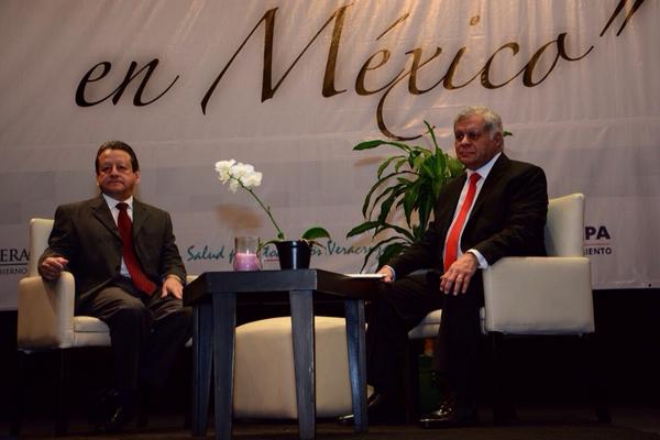 SSALUDVeracruz's tweet image. El Srio #FernandoBenítez y el Dr. Roberto De Leo Vargas, en Conferencia Magistral Futuro de la Neurocirugía en México