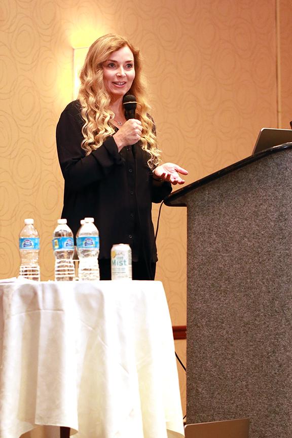 mkdexter's tweet photo. #FTDNA2014 @CeCeLMoore presenting mtDNA success stories http://t.co/YBDpWZxpW3