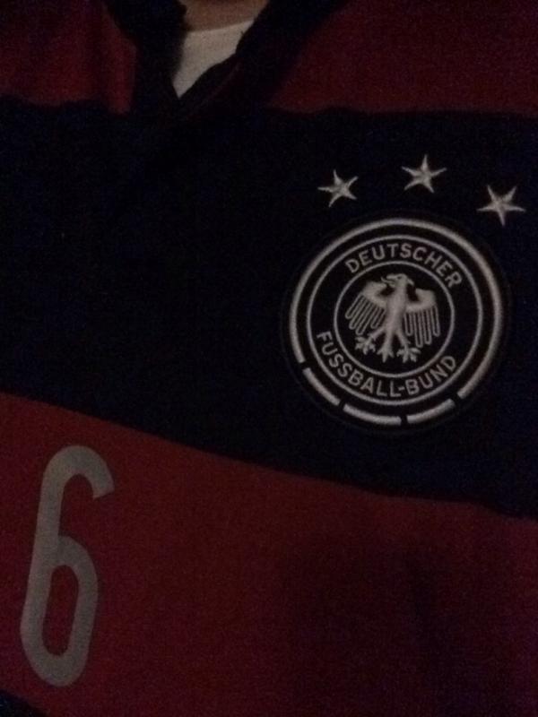 drmchsrRU's tweet photo. @ToonyOffiziell Schieb mal 'n Lech rüber 🍻
Bestes Bier! 
#POLGER 
#teamstabil http://t.co/kosrcm4Spn