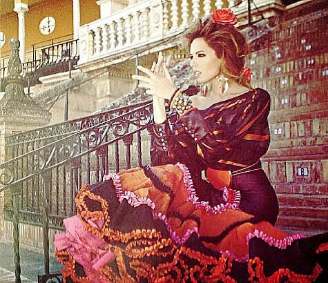 #editorial #modaflamenca #oldies <a href="/doble_erreSE/">Agencia Doble Erre</a> .complementos #EstherAMO #AMOartyjewels #photo #MartinOkuemotto