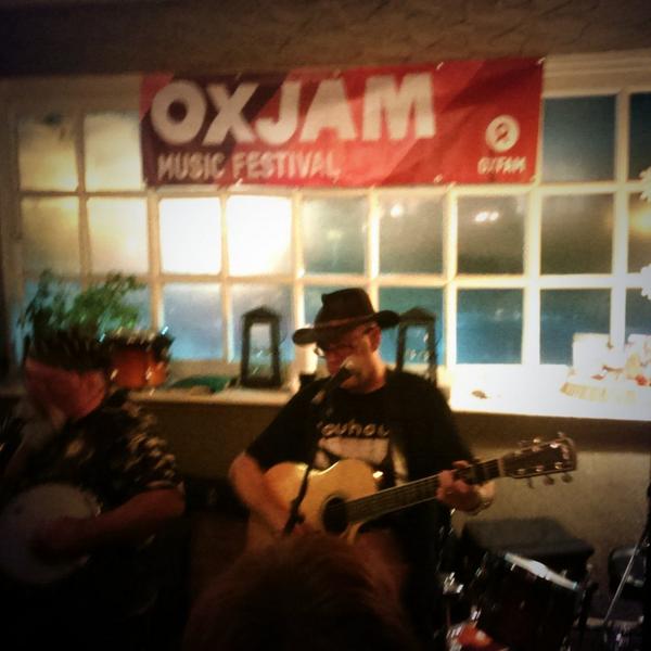 Getting the whole crowd to stomp at <a href="/chiswicktabard/">The Tabard Pub</a> are the lovely <a href="/GeriPatricks/">JC</a>