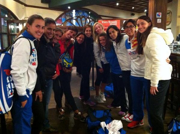 El equipo <a href="/PadelCV/">Federación de Pádel de la Comunitat Valenciana</a> coge fuerzas para mañana contra Catalunya, vamos a por ellas!!!! <a href="/IrisDonate/">Iris Donate</a>  @tamaraicardo  <a href="/ID/">Ian</a>