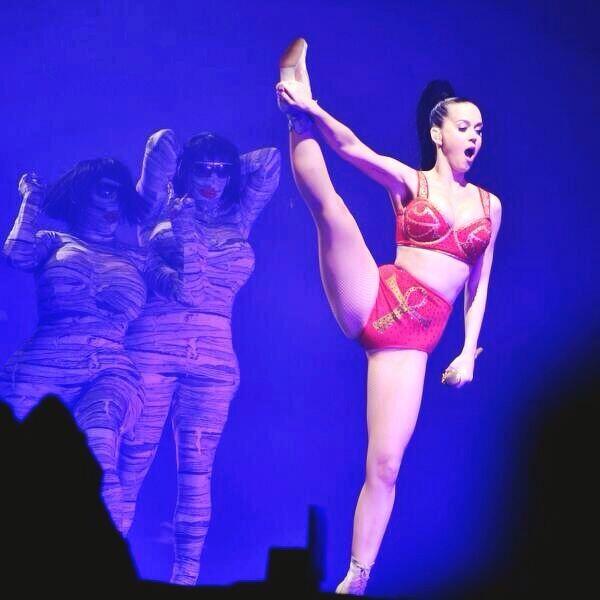 PerryReactions's tweet image. SO PROUD. #KatyPerrySuperBowlXLIX