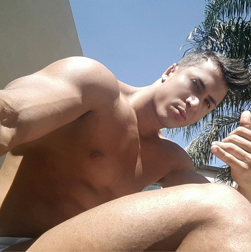 Franger_Huz's tweet photo. #men #girls #FrangerHuzHot ♥ ♥ #dia #sol #sex http://t.co/j9JBNPZtpD
