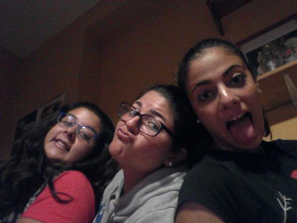 rociogarcia_e's tweet photo. Me encanta vuestras locuras! Os echaré de menos @Pilicv93 @espe_agui http://t.co/l5KoNwcq5e