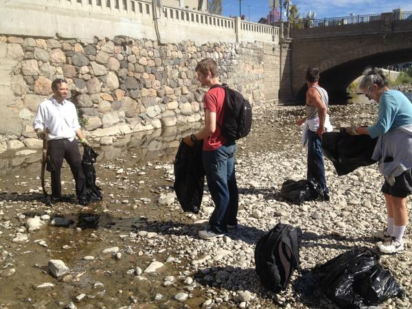 ScottKelley76's tweet photo. Thank you @SiegelGroup, @HomeDepot, @renoriverwalk, @javajunglevino for making our Truckee River Clean Up a success http://t.co/s035bCX7Z6