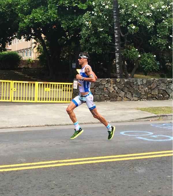 TriathleteMag's tweet photo. Andreas Raelert looked the freshest of the big group that just ran by on the way down to Ali'i. #IMKona http://t.co/Ytyf3AK0mQ