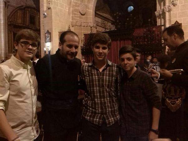 Isaias_Yus's tweet photo. Buen día con @carmelito_Rg  @RaquelSevillan y @JuanpeGalan y para culminar una foto con @manuelesma..Todo un placer!! http://t.co/pk9t446cKH