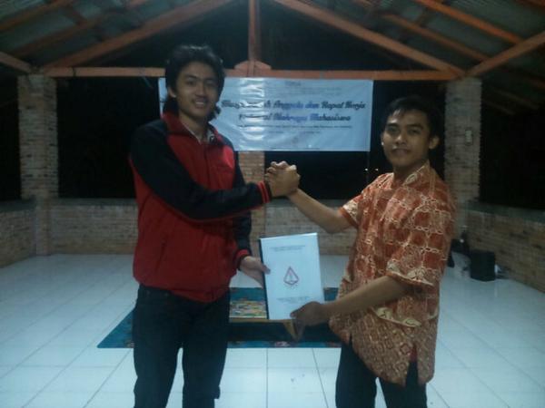 Kak Firman yang telah memberikan jabatan ketua FORSA kepada kak Mazda :)