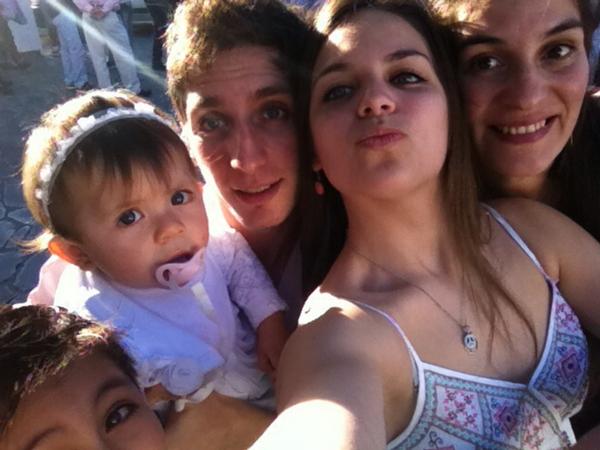 SolAlvaarez's tweet photo. #Hermanos #Bautismo #NuestraBebe http://t.co/9Ap7w3evnC