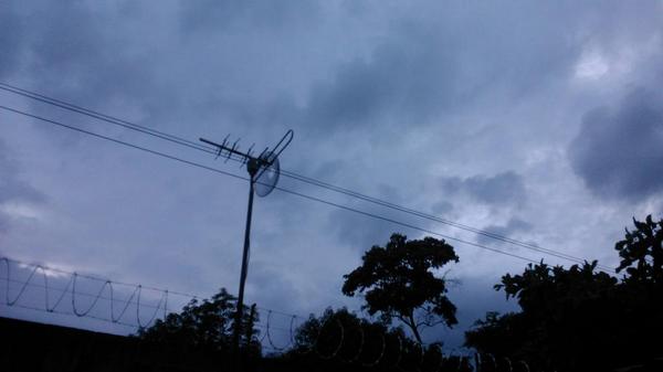 danielitolemus's tweet photo. Así los cielos en santa ana a esta hora #climasv http://t.co/xNPCM0pxcr
