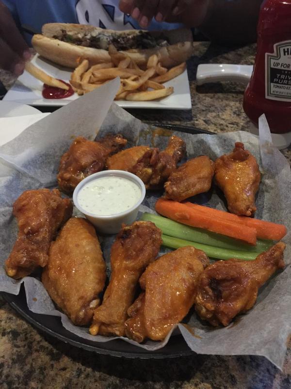 p4_da_PRINCE's tweet image. Out wit my nigga @iAmBball_32 #smashsession #damnthatphillychesselong #pause