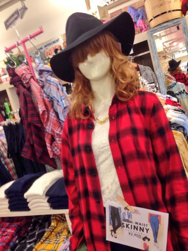 WEGO_nagano's tweet photo. 【再入荷情報♡】
今シーズン大人気のつば広ハット、ボーラーハットが再入荷ψ(｀∇´)ψ‼︎
いつものコーデにかぶるだけで今年顔ですよー(￣^￣)ゞ‼︎
是非この機会にご利用ください(>_<)♡
1850yen＋tax〜 http://t.co/xEJhWsbiTB