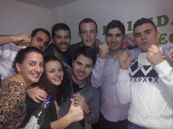 rulo_so's tweet photo. Cumple de @DiegoMartin232 @alexyuste88 @Enriqmora @IsmaGT_ @crisguti94 @SMarotoR http://t.co/7L0zWMHYK0
