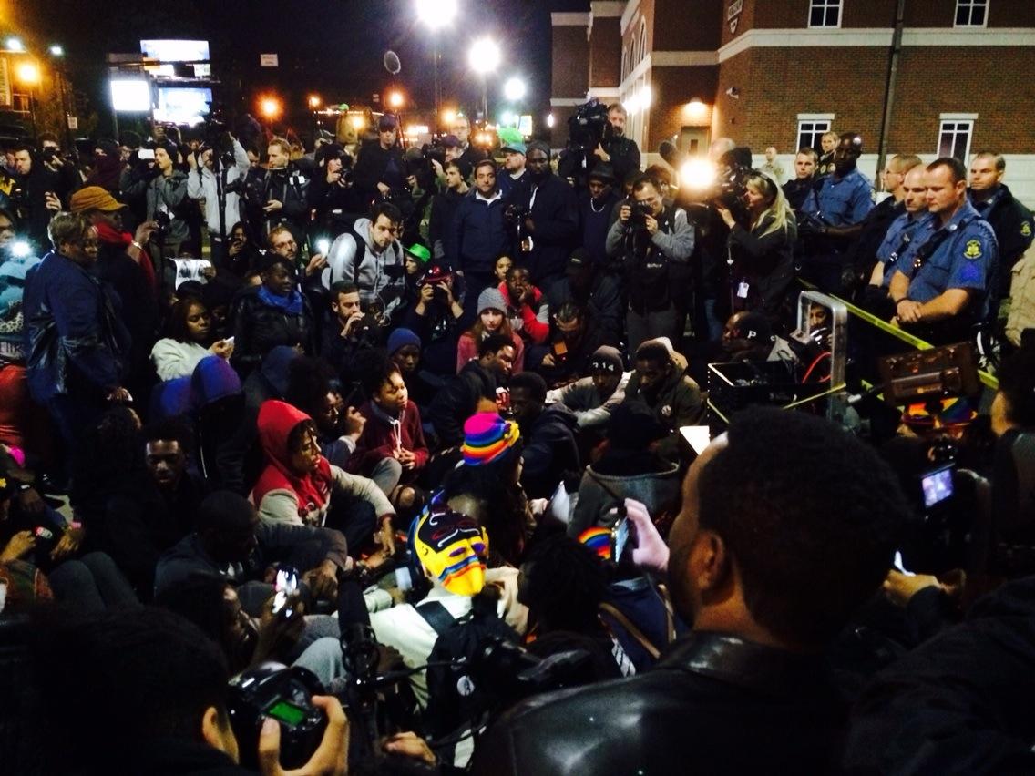 BztkcQ_IUAA8zSV.jpg:large