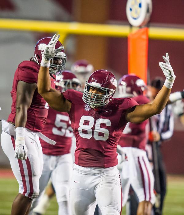 ArkRazorbacks's tweet photo. RT @RazorbackFB: The Arkansas defense held Bama to 327 yards BELOW its season average, and to just 66 rushing yds. http://t.co/f7GP2cVp4u