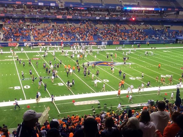UTSA's tweet photo. That's GAME! UTSA WINS! 16-13! Great work, Roadrunners! What a nail biter! #UTSA #UTSAHC14 #BirdsUp http://t.co/QCWHGJCD3w