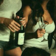 عالم تصبح على بوس وحضن وعالم تصبح على وجهه دكتور تونسي > لو بوه ذره تحرر بمجتمعنا كان فليتها قبل اداوم 😂😂🙈