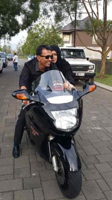 Pacaran sm istri lain dibandung RT"<a href="/KangMasMalli/">RadikaLem🇲🇨🇵🇸</a>: @ibehnababan <a href="/PintarPolitik/">Diskusi Politik ☀</a> @jokowi_do2   gubernurnya kemana?"