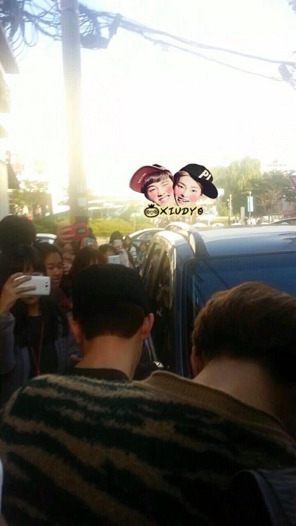 xiusday's tweet photo. Kyungsoo &amp; Sehun earlier on outside Viva Polo! 

(cr:xiudyo) http://t.co/8NLzaLjoTd