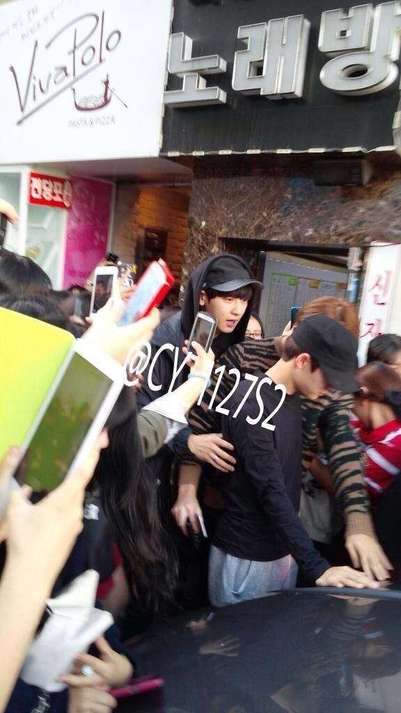 OSHXCIV's tweet photo. 141012 Sehun, Chanyeol and Kyungsoo leaving Viva Polo today... cr.cy1127S2,exquisite0522 http://t.co/PJAMZ3jH0l
