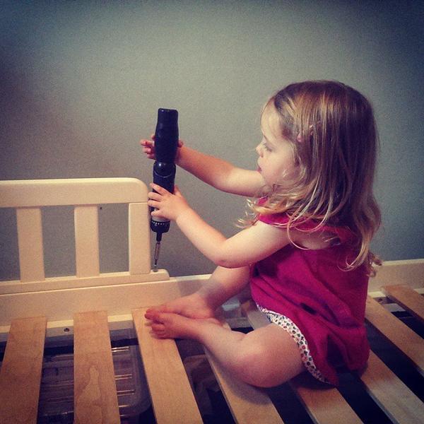 kettlemole's tweet image. DIY weekend: Holly helps me build her new big girl bed #hollyandrose #diy #flatpackfun ift.tt/1roc3Bg