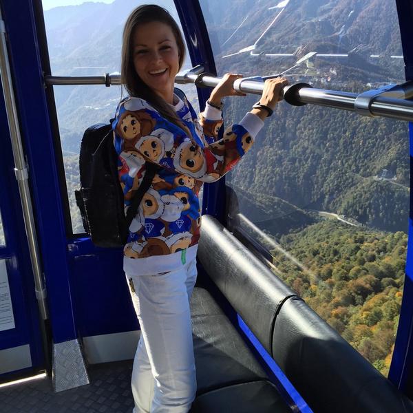 AlferovaYulya's tweet photo. Счастлива! Моя мечта сбылась! 😇 #Сочи #КраснаяПоляна http://t.co/jUiWpEHPlx