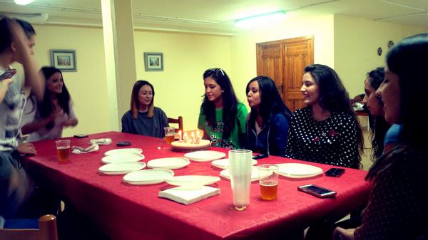 Princesos cumpleañeras en acción <a href="/paqui_gonzalez7/">Paqui González</a> <a href="/AlbaCervantesG/">Alba Cervantes</a> , con los talentos culinarios de <a href="/lidiahuescar/">Lidia Huéscar Pastor</a> <3