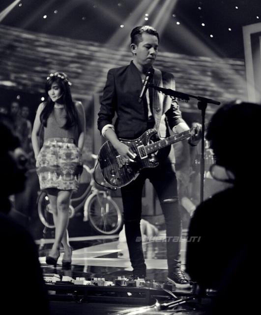 maiarmada's tweet photo. 'jangan marah lagi' di orkes pagi pulang pagi... @band_Armada @AnisaRahma_Adi http://t.co/BS2RQVzA4L