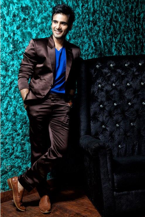 tackermemes's tweet photo. @karantacker Dekho chaand! Here is the actual chaand! ==> http://t.co/Hz97fgFGTk