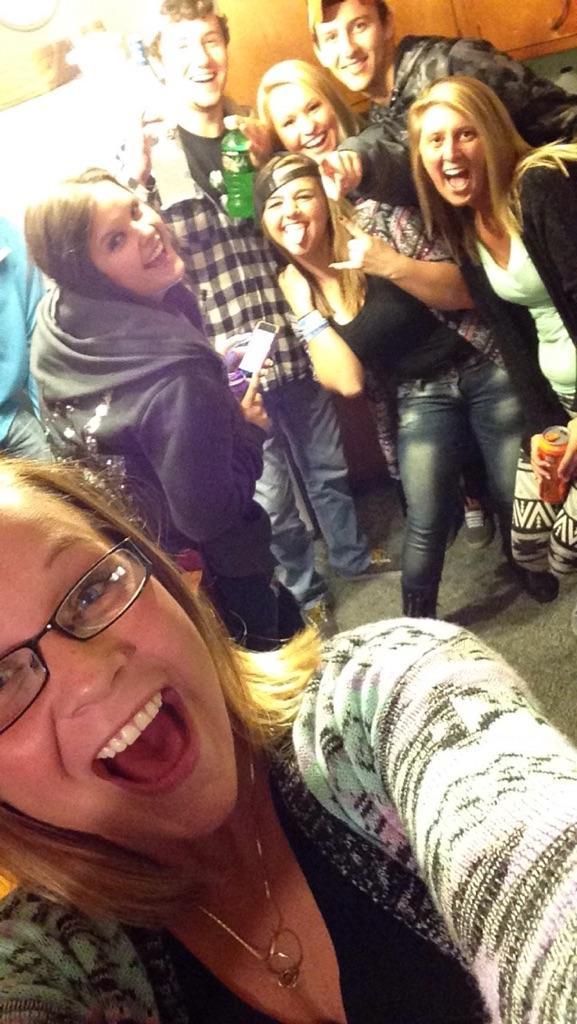 flintfoss_'s tweet photo. My fuckin homies 😏 @Sbabbyyy @dburn27 @chandlerblake30 @lindseyhinen34 @tay_creech13 @BeccaKayLaux http://t.co/xswUxmylN8