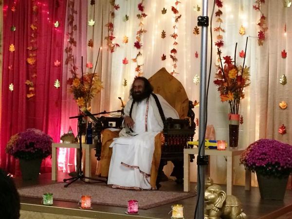 OfficeOfGurudev's tweet photo. Satsang with @SriSri at @AoLCanada Meaning of kshama- Though you dig the Earth, she gives water,quenches your thirst http://t.co/I9ECrrV1Dj