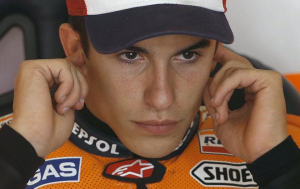 el_pais's tweet photo. ÚLTIMA HORA Marc Márquez, campeón del mundo de moto GP por segundo año consecutivo http://t.co/3Xc6VWeJnW http://t.co/OyL1AanWwx