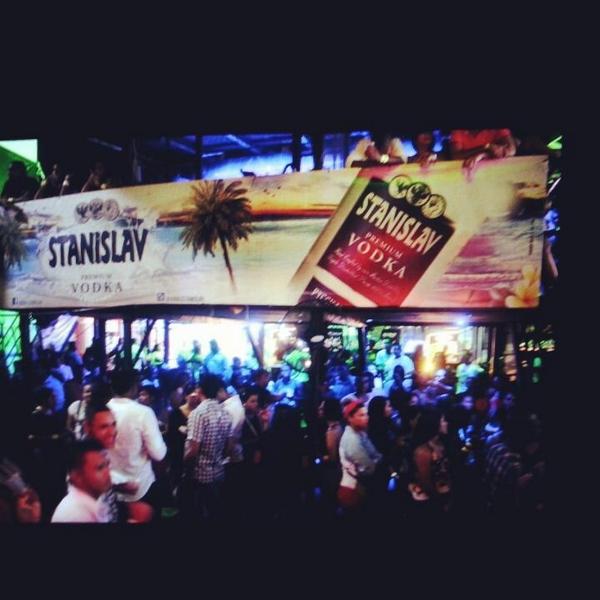 ChillOutPma's tweet photo. #AmazingSaturdays disfrutando de una excelente noche! Ni lluvia nos para! #panama http://t.co/lfpKpzMTX9