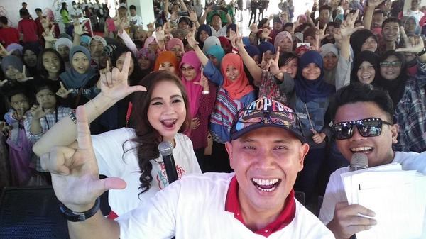 loopmakassar's tweet photo. Serunya selfie make LG G3 bareng loopers makassar #LOOPKEPO MAKASSAR #ILOOPMC #LGMOBILE @LOOP_ID http://t.co/V3w2znjpyv