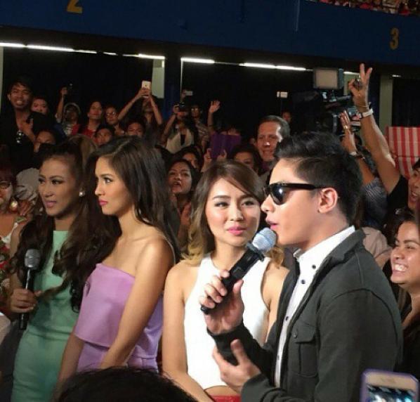 deememm's tweet image. The way Kath sort of puckers her lips while she&apos;s looking at his. 💕 #AutomaticRecognition