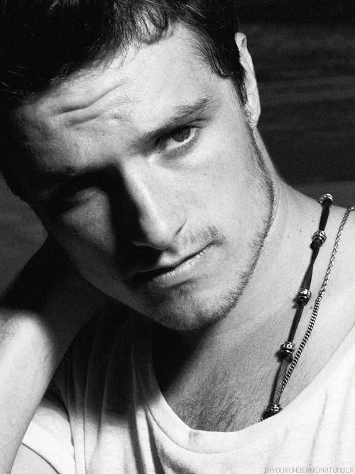 HAPPY BIRTHDAY JOSH HUTCHERSON!!! OUR BEST PEETA EVER  