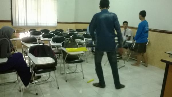 LOVEComp_2014's tweet photo. Situation in the quarantine room of the final story telling and speech #lovecomp2014 http://t.co/2LItd9eCZk