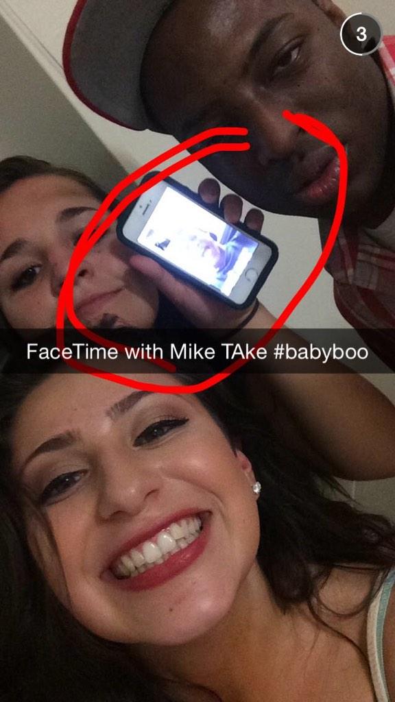 MikeTate04's tweet photo. So who is this dude on the right...
#IDontKnowYou #BackOutMySnap #EyesHellaDroopy #GetSomeChapstick #ForeheadShine http://t.co/hfebCSU32t
