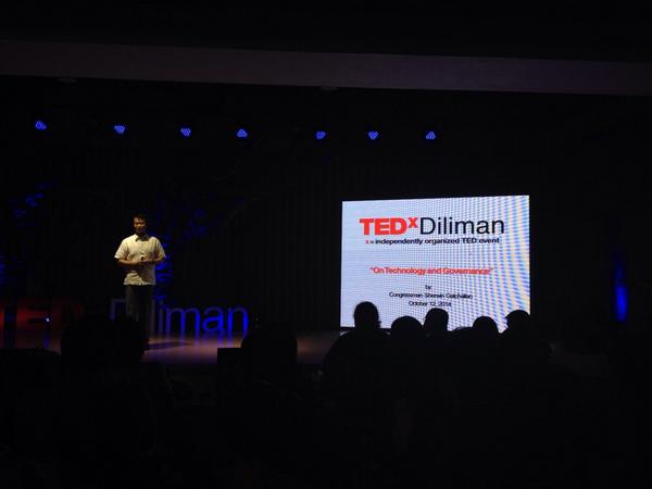 bvnnylvx's tweet photo. Sherwin Gatchalian: If we can't even fix a toilet in a gov't bldg, how can we fix the gov't?" #TEDxDiliman #bazinga http://t.co/IiMFj4rl4K