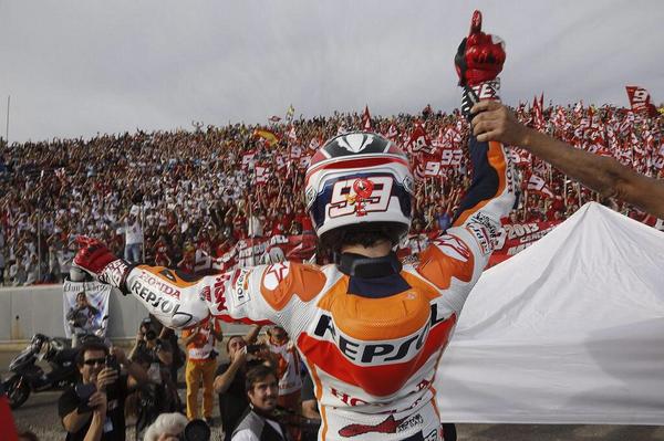 tjcope's tweet photo. Marc Márquez (@marcmarquez93) renueva su título de campeón del mundo de MotoGP. Enhorabuena!!! http://t.co/zNckDjABSh