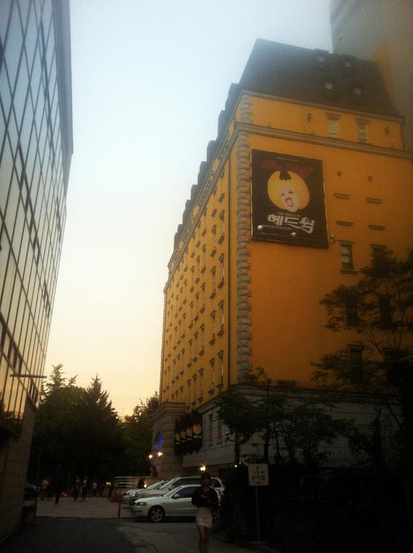 처음 조드윅 봤을때가 엊그제 같은데 벌써 10년이지났다  10주년 헤드윅의 조드윅.이제 언제 어디서 다시 볼수있을지 기약이 없어 슬픈 조드윅바이ㅠㅠ