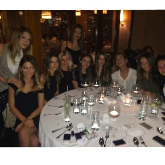 Eda ece'nin arkadaşının doğum gününden :) <a href="/edaeceu/">Eda Ece</a>