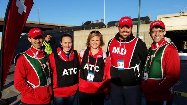 .@Athletico ATs & PTs working @ChiMarathon AidStation #16  w/ @JoshBlomgrenDO #AthleticoRuns #ChiMarathon #ownchicago