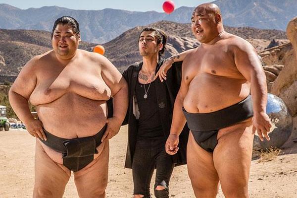 GehadJr's tweet image. YOU KNOW THE STEAL MY GIRL VIDEO IS GONNA SLAY WHEN YOU SEE THESE PICS 
#EMABiggestFans1D 
#StealMyGirlVideo