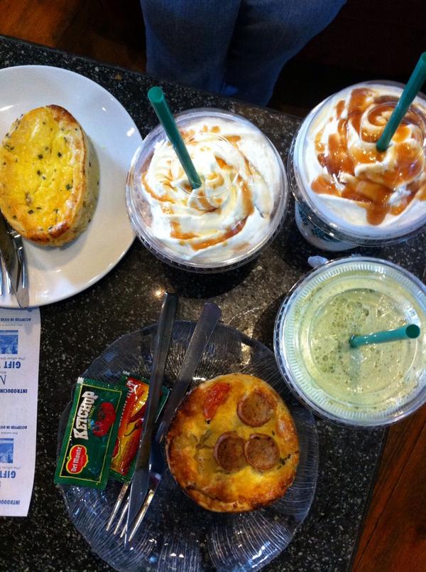 shntybnlla's tweet image. Nostalgia masa remaja beranjak dewasa. Kangen banget sama tempat ini 😋😎 @SbuxIndonesia #PerpustakaanUI