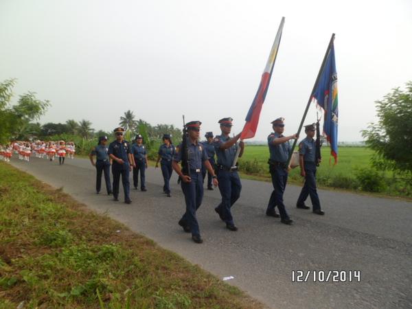 lutayanPNP's tweet photo. PSI MELVIN M BALBA,OIC joined the parade in celebrating 47th foundation anniversary and 14th kanduli festival http://t.co/LEy8nTmygM