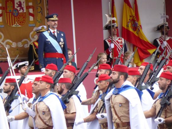 EjercitoTierra's tweet photo. Desfile terrestre (2) #DiadeTodos http://t.co/qe0Ohx5e34