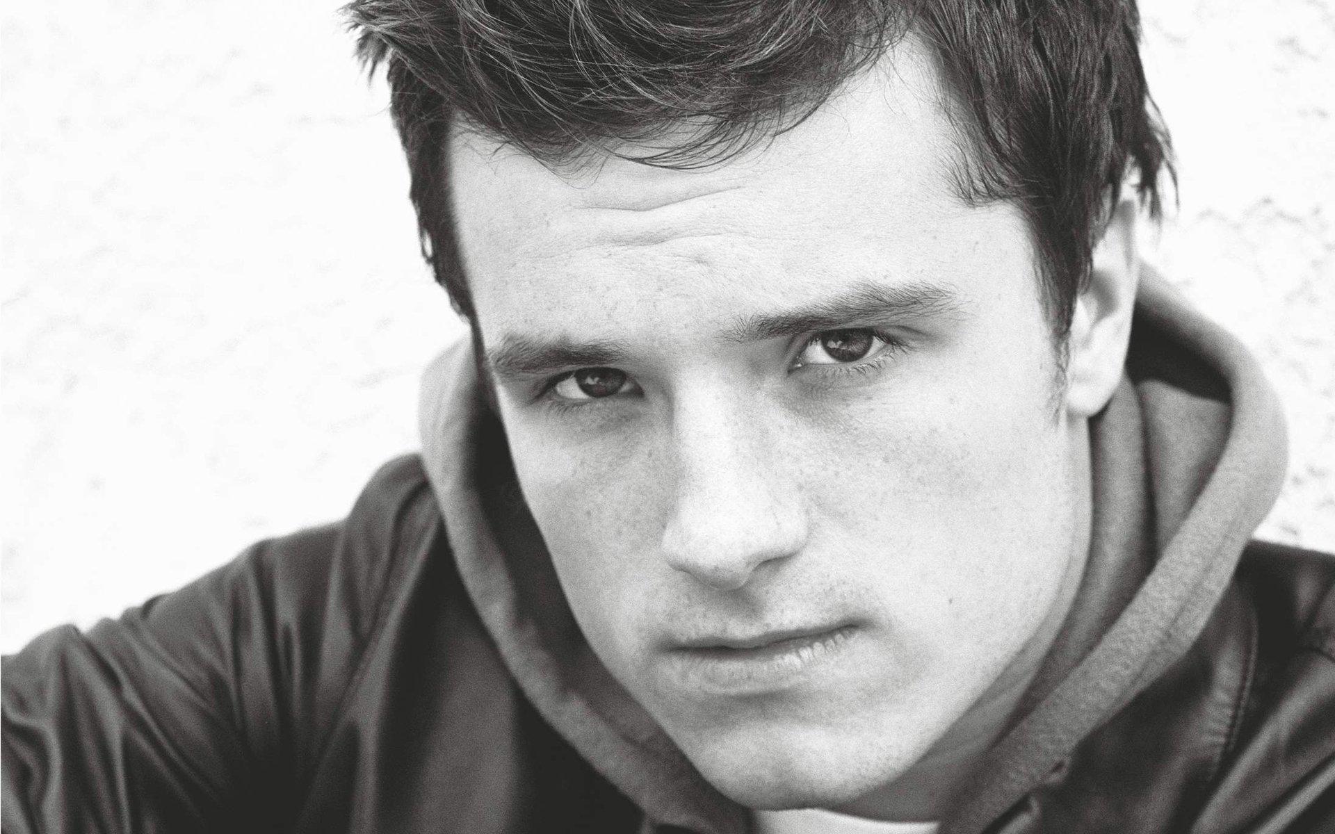 Happy birthday Josh Hutcherson *.* 